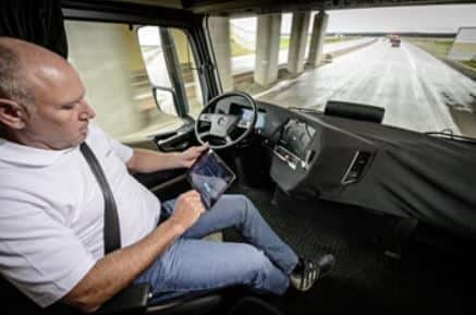 driverless truck daimler