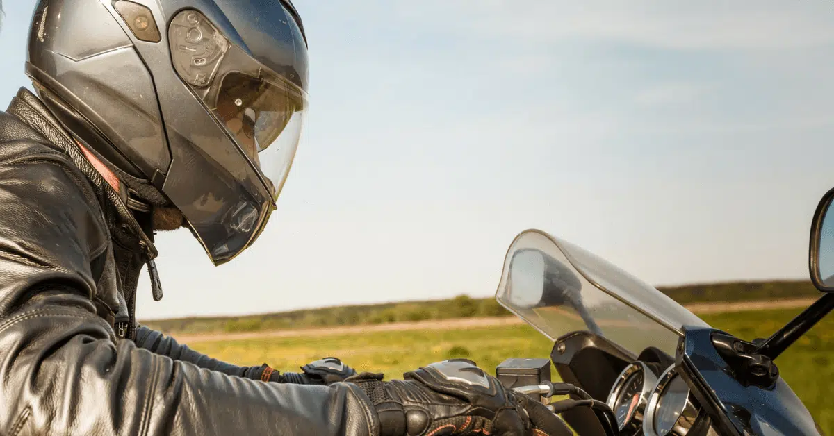 Motorcycle helmet use results in fewer post-crash neck injuries and fractures
