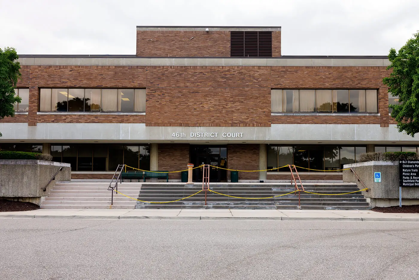 Front view of the 46th District Court in Southfield, highlighting a local legal landmark relevant to car accident law firms in Southfield.