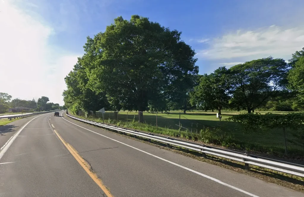 Windy road in Dearborn Heights, where Michigan Auto Law helps crash victims as a car accident attorney.