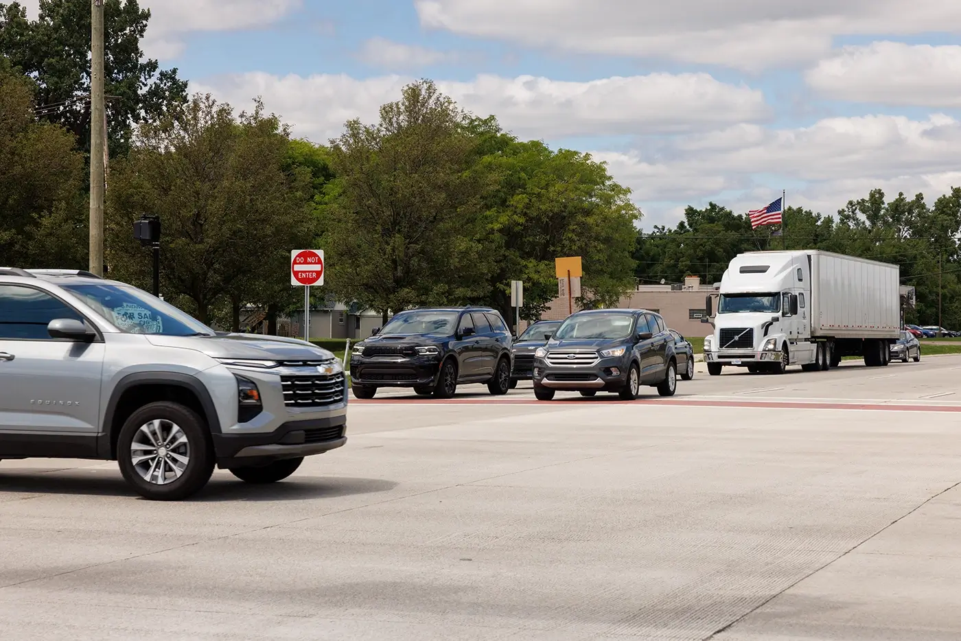 Warren intersection with cars and a semi truck, highlighting Michigan Auto Law as a Warren car crash lawyer.
